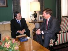 Fotografía El Parlamento recibe al embajador de Japón en su primera visita a Canarias 