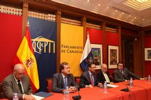 Fotografía Convenio entre el Parlamento  y el Colegio de Notarios de Canarias 