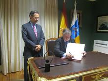 Fotografía El presidente del Parlamento recibe al embajador de la República Oriental del Uruguay 