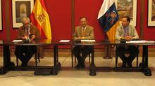 Fotografía Presentación del libro “Cuestiones de Derecho Parlamentario Canario” de los letrados, Manuel Aznar y José Ignacio Navarro 