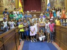Fotografía Niños saharauis visitaron el Parlamento de Canarias 