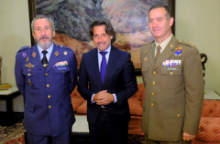 Fotografía  El presidente del Parlamento de Canarias recibe al delegado de Defensa en Canarias y al subdelegado de Defensa en Santa Cruz de Tenerife 