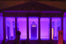 Fotografía La fachada del Parlamento de Canarias se ilumina de color violeta con motivo del Día Internacional de las Mujeres 