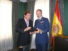 Fotografía El presidente del Parlamento recibe al Jefe del Mando Aéreo de Canarias con motivo de su despedida del cargo 