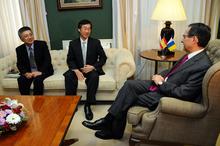 Fotografía  El presidente del Parlamento recibió a Satoru Satoh, embajador de Japón 