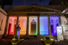 Fotografía El Parlamento de Canarias se ilumina con los colores del arcoíris con motivo de la celebración, este 28 de junio, del Día Internacional del Orgullo LGTBI 