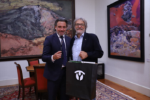 Fotografía El presidente del Parlamento de Canarias, Gustavo Matos, recibe al presidente de la Fundación Canaria Yrichen, Jorge Hernández Duarte 