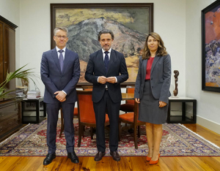 Fotografía El presidente del Parlamento de Canarias, Gustavo Matos, recibe al embajador de Suecia en España, Teppo Tauriainen 