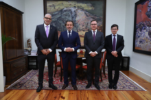 Fotografía El presidente del Parlamento de Canarias recibe a una delegación de la Embajada de Francia 