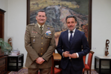Fotografía El presidente del Parlamento de Canarias recibe al Jefe del Estado Mayor del Ejército de Tierra 