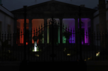 Fotografía El Parlamento de Canarias se ilumina, este 28 de junio, con los colores del arcoíris con motivo del Día Internacional del Orgullo LGTBIQ+ 
