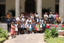 Fotografía Niños y niñas saharauis visitan el Parlamento de Canarias durante sus ‘Vacaciones en Paz’ 