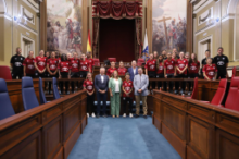 Fotografía Las jugadoras del Costa Adeje Tenerife Egatesa visitan por primera vez el Parlamento, con motivo del Día del Fútbol Femenino 