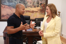 Fotografía La presidenta del Parlamento de Canarias recibe al olímpico Ray Zapata 