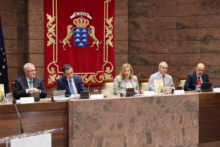 Fotografía El Parlamento acoge la presentación del nuevo tomo de la Colección Cátedra del REF de la ULPGC, de Salvador Miranda 