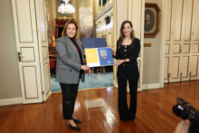 Fotografía Entrega del Proyecto de Ley de Ordenación Sostenible del Uso Turístico de Viviendas 