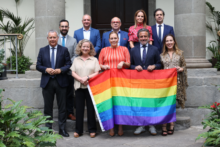 Fotografía El Parlamento de Canarias reafirma su compromiso con la igualdad y la no discriminación en el Día del Orgullo LGTBIQ+ 
