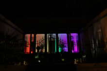 Fotografía El Parlamento canario ilumina su fachada con los colores del arcoíris con motivo del Día del Orgullo 