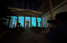 Fotografía El Parlamento se ilumina para conmemorar el Día de las Lenguas de Signos 