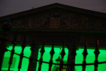 Fotografía El Parlamento se ilumina con motivo del Día Mundial contra la Meningitis 