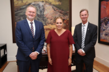 Fotografía El embajador de Noruega en España visita  el Parlamento de Canarias 