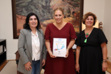 Fotografía La presidenta del Parlamento recibe el Informe El Estado de la Pobreza en Canarias 2025 