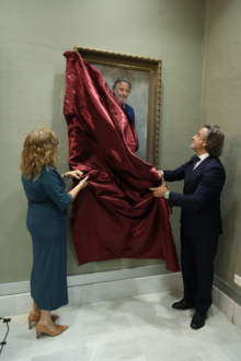 Fotografía El Parlamento de Canarias presenta el retrato institucional del expresidente Gustavo Matos 