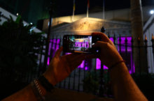 Fotografía El Parlamento de Canarias ilumina su fachada por el Día de la Memoria del Holocausto 